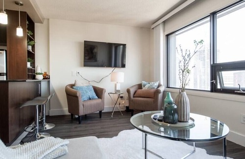 Downtown Winnipeg Apartment | Free Parking & Wi-Fi! One Bedroom Suite Downtown
