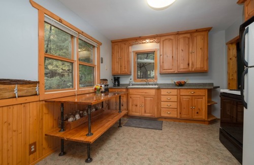 Balsam Lake Cabin | FREE Pontoon Mon–Thurs – September Only!