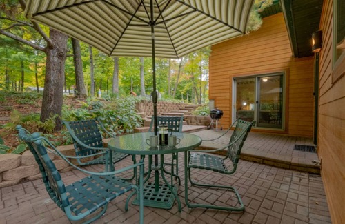 Balsam Lake Cabin | FREE Pontoon Mon–Thurs – September Only!