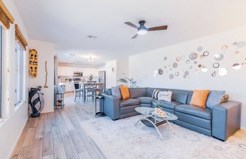 Casa Grande House | Free Pool Heat - Piano - King Bed - Air Hockey