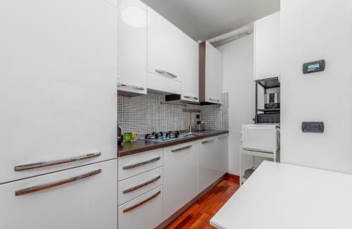Segnano Apartment | Free Private Parking - 5min to Metro - Balcony - Quiet