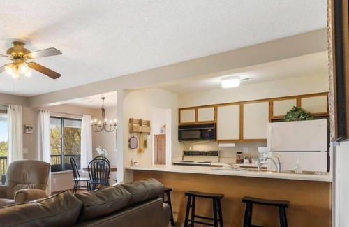 Indian Point Condo | Free SDC Tickets-Lounge with Stunning Views of Table Rock Lake in Open Concept Condo Near Table Rock