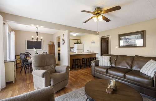 Indian Point Condo | Free SDC Tickets-Lounge with Stunning Views of Table Rock Lake in Open Concept Condo Near Table Rock
