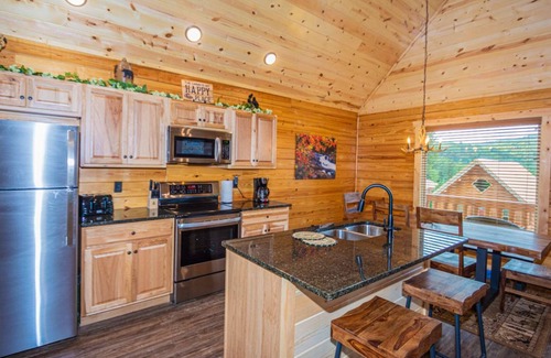 White Oak Lodge Cabin | Free Show Tickets* |White Oak Resort w/Private HotTub, Pool Table | Community Pool | Exceptional