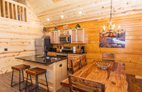 White Oak Lodge Cabin | Free Show Tickets* |White Oak Resort w/Private HotTub, Pool Table | Community Pool | Exceptional