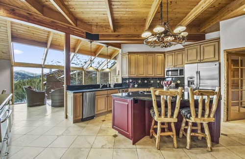Warrior's Mark West House | Free SkyCard Activities - Spacious Home, Hot Tub, Perfect For Large Families