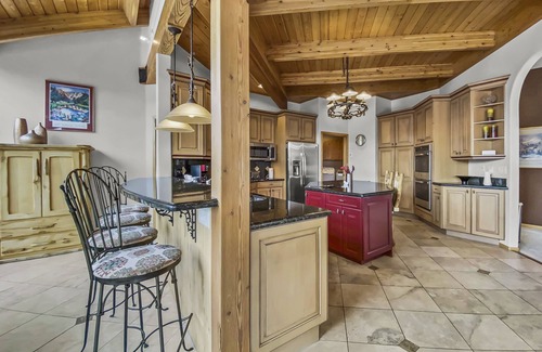Warrior's Mark West House | Free SkyCard Activities - Spacious Home, Hot Tub, Perfect For Large Families