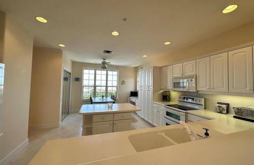 Tropical Cove Condo | Free Spirit at Lexington CC Lake Village