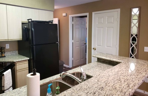 Hollister Condo | FREE TIC. (SDC) Beach Front-Table Rock Lake. Marina & Pool 1 Block Away. Bring your beach chair!