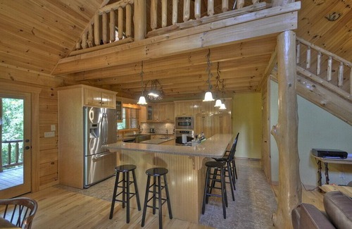 Copperhill Cabin | Free Whitewater Rafting Ziplining. Enjoy the spacious kitchen, and hot tub!