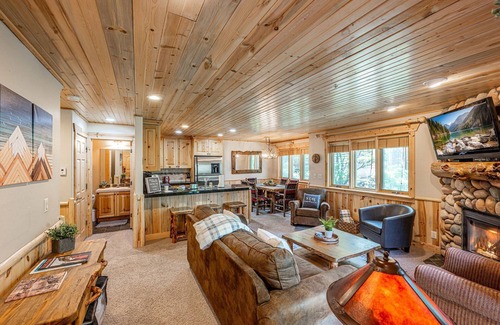 Park City Condo | *FREE ZIP-LINE TOUR* Modern Cabin – 5 Minutes to Canyons Village | Hot Tubs | On Free Shuttle Route