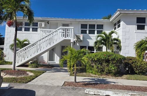 Discovery Bay Condo | Freeport Grand Bahamas: Coral Beach Family Friendly Condo- steps to the beach!