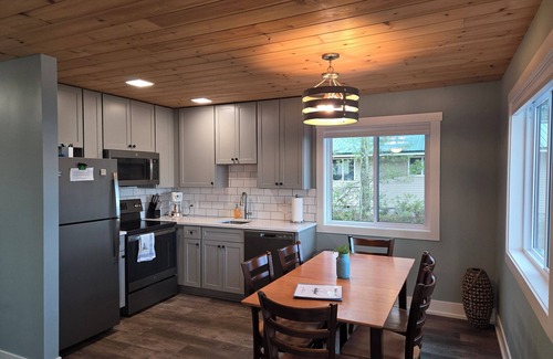 Cheboygan Cottage | Freighter View: Hike, Sip Cider & Watch Freighters – Fall at the Lake!