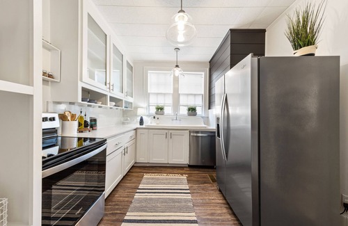 Guntersville Apartment | French Country Historic Apartment Located in the Heart of Downtown Guntersville