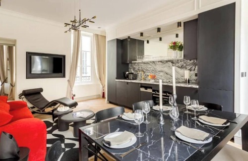 Les Halles Apartment | FRENCH ELEGANCE JUST STEPS AWAY FROM THE LOUVRE MUSEUM, PALAIS ROYAL