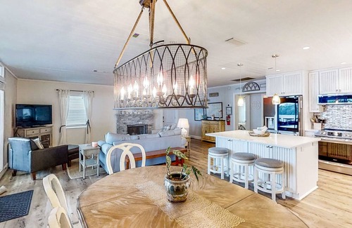 Telogia House | French-inspired lakeside home with gourmet kitchen