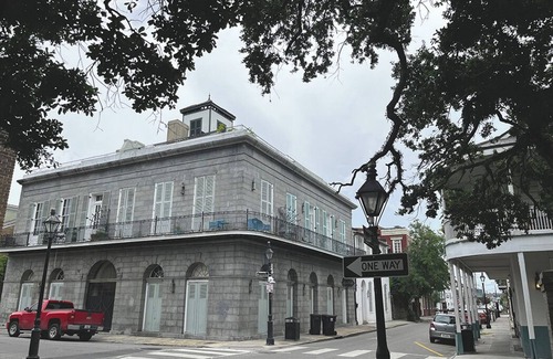French Quarter Condo | French Quarter gem with balcony, next to dog park!