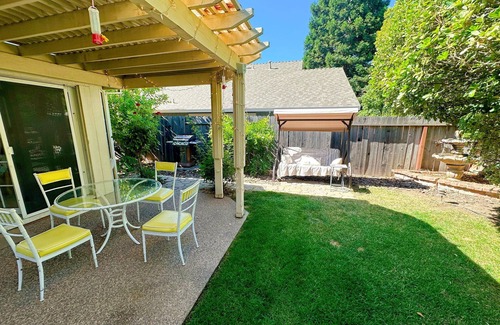 Rocklin House | French Style Cozy Home - Temporary Housing!nDesired Rocklin Location!