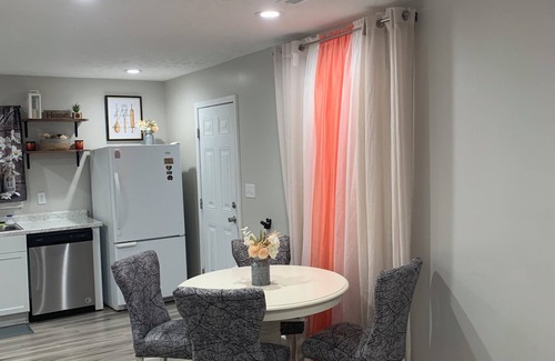 Terry Sanford House | Fresh and relaxing home on a quiet street in Haymount near FSU and Fort Liberty