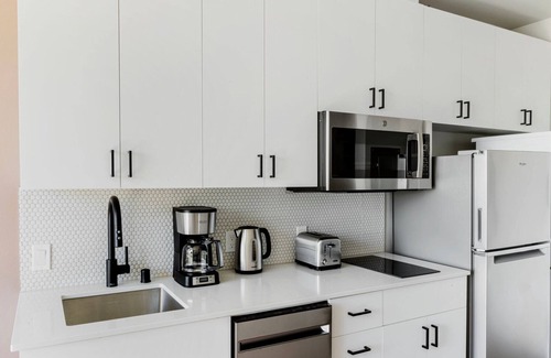 Minor Apartment | Fresh Capitol Hill Studio w/Gym, Elevator, Courtyard, by Blueground