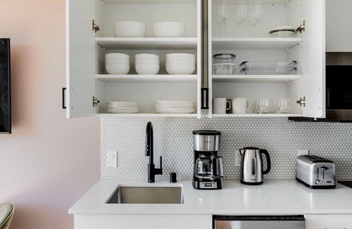 Minor Apartment | Fresh Capitol Hill Studio w/Gym, Elevator, Courtyard, by Blueground
