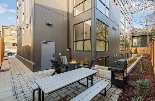 Minor Apartment | Fresh Capitol Hill Studio w/Gym, Elevator, Courtyard, by Blueground
