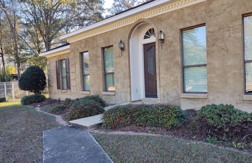 Gunter Afs House | Fresh, modern 3-bedroom residential home