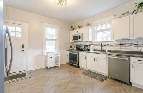 Rochester Apartment | Fresh Modern Apartment - Walking Distance to U of R/Strong Hospital