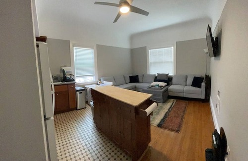 Alameda Apartment | Fresh newly fully furnished apartment in Alameda.