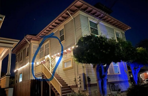 Alameda Apartment | Fresh newly fully furnished apartment in Alameda.
