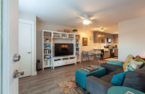 Hood River Condo | Fresh remodel, 1 bedroom, 2 bath, sleeps 4, downtown, parking, easy come easy go