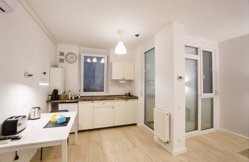 Oradea Apartment | Fresh Studio in Central Oradea