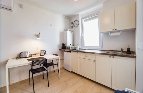Oradea Apartment | Fresh Studio in Central Oradea