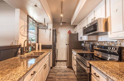 Kimball Junction Apartment | Fresh, Top Floor Condo - 2 bedrooms w/3 beds