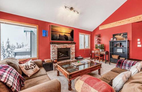 Snow Pine Estates House | Fresh Tracks Retreat - Ski In Out Mtn View & Private Hot Tub