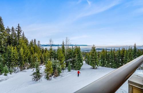 Snow Pine Estates House | Fresh Tracks Retreat - Ski In Out Mtn View & Private Hot Tub