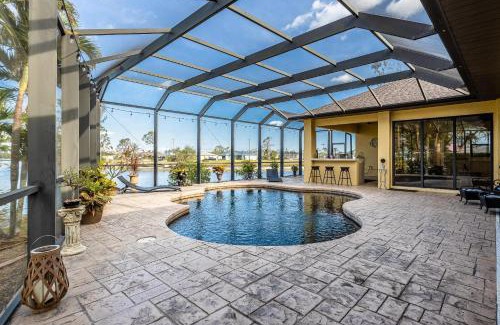 Trafalgar House | Fresh Water Canal, Kayaks, Heated Pool - Villa Windows on the Water - Roelens Vacations