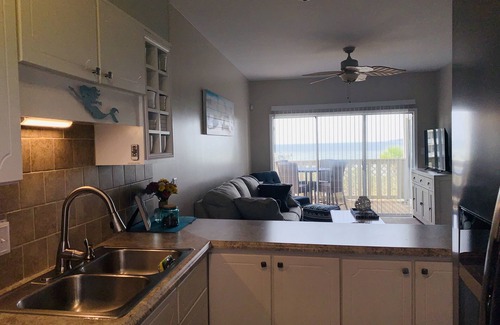 Pensacola Beach Condo | Freshly Decorated Lovey's Sound 'n Sea is Your Waterfront Beach Getaway!