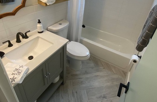 Coral Ridge Isles Condo | Freshly remodeled stylish, coastal 2/2 condo with cozy backyard near the beach