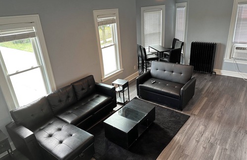 Milwaukee Apartment | Freshly remodeled 2 bdrm apartment. Less than a .07 mile walk to Brewers Stadium