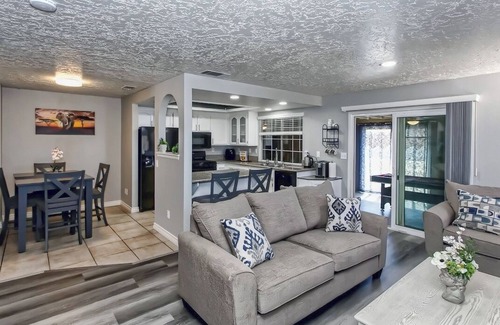 Hesperia House | Freshly Remodeled 4bedrooms, 3 full baths Luxurious Home on 1/2-acre gated land.