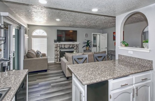 Hesperia House | Freshly Remodeled 4bedrooms, 3 full baths Luxurious Home on 1/2-acre gated land.