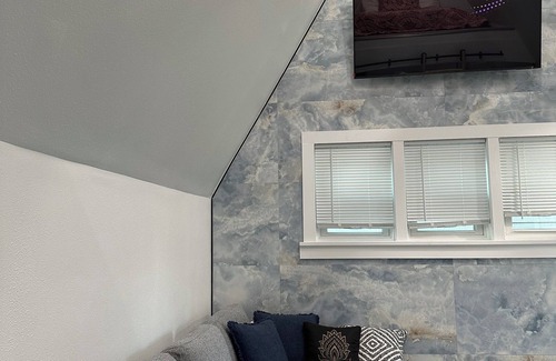 Madison Apartment | Freshly remodeled Loft studio in downtown Madison near Camp Randall