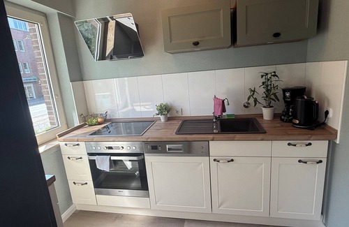 Heppens Apartment | Freshly renovated, stylish vacation apartment by the park!