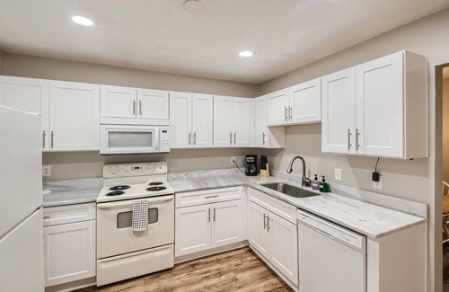 Nashville Condo | Freshly Renovated - Minutes from Downtown & BNA