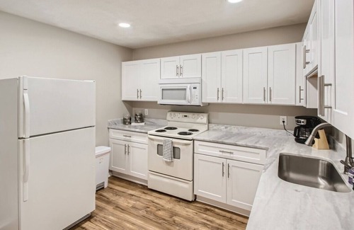 Nashville Condo | Freshly Renovated - Minutes from Downtown & BNA