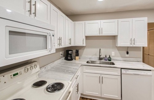 Nashville Condo | Freshly Renovated - Minutes from Downtown & BNA