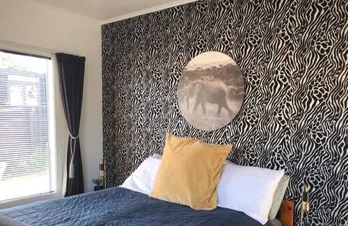 Opunake House | Freshly renovated with sea views