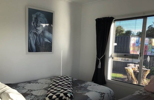 Opunake House | Freshly renovated with sea views