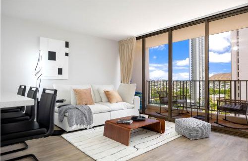 Waikiki Apartment | Freshly Updated Condo in Waikiki with Free Parking